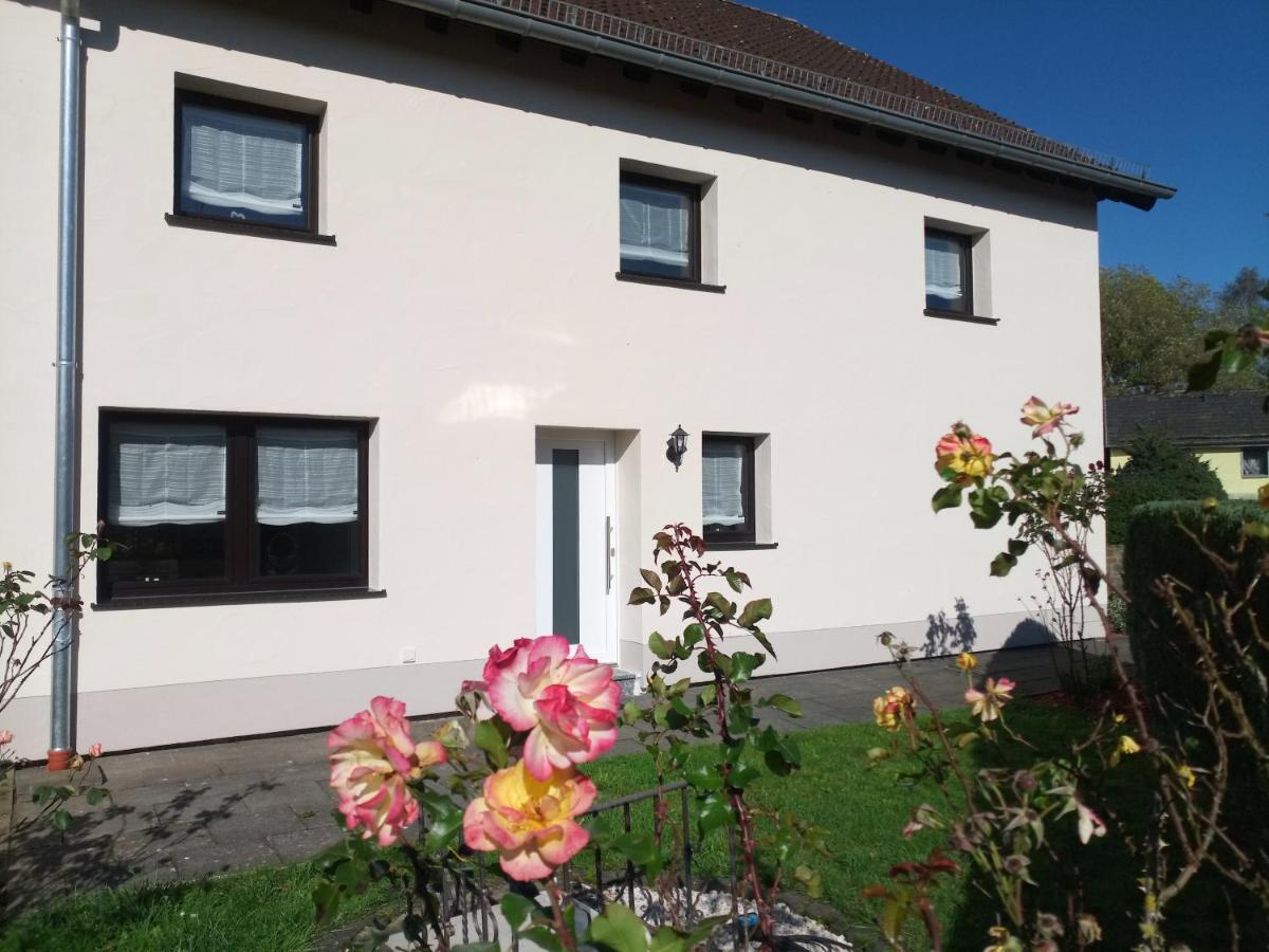 Zum Rosenhuegel Villa Hellenthal Luaran gambar
